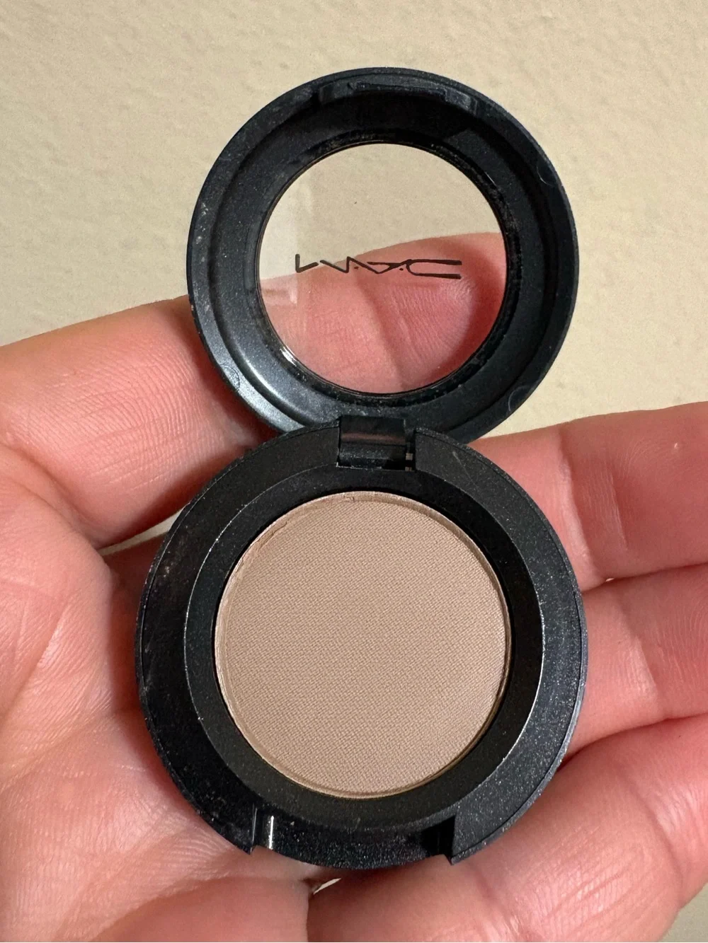 MAC Cosmetics Eye Shadow Single - SANDSTONE MATTE Taupe Neutral Shade Brand New